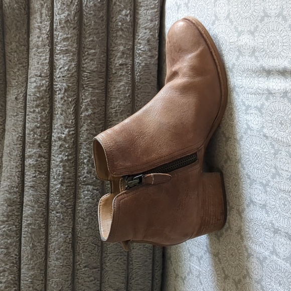 Clarks - Picture 5 of 5